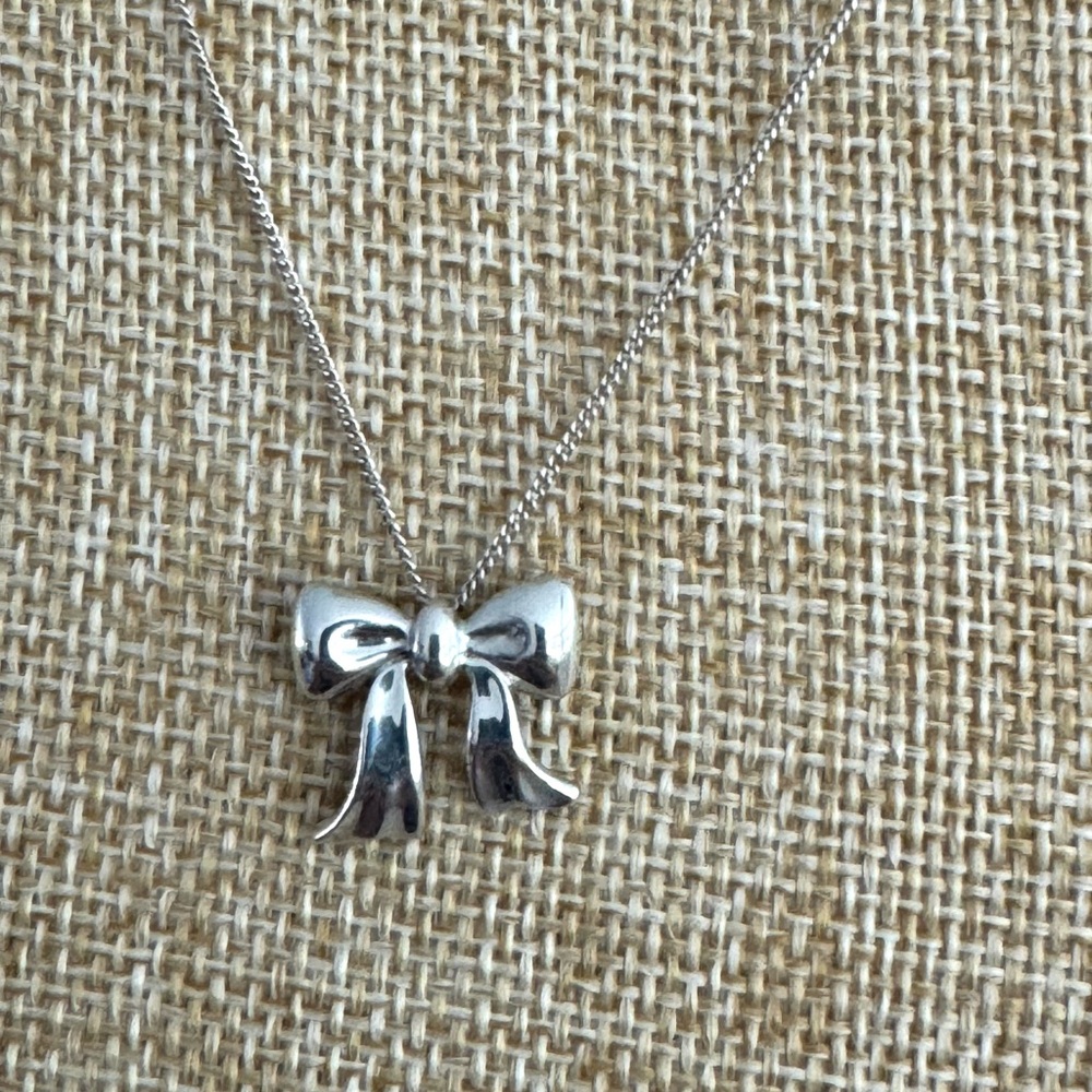 TIFFANY & CO. Sterling Silver 925 Ribbon Bow Necklace 18”